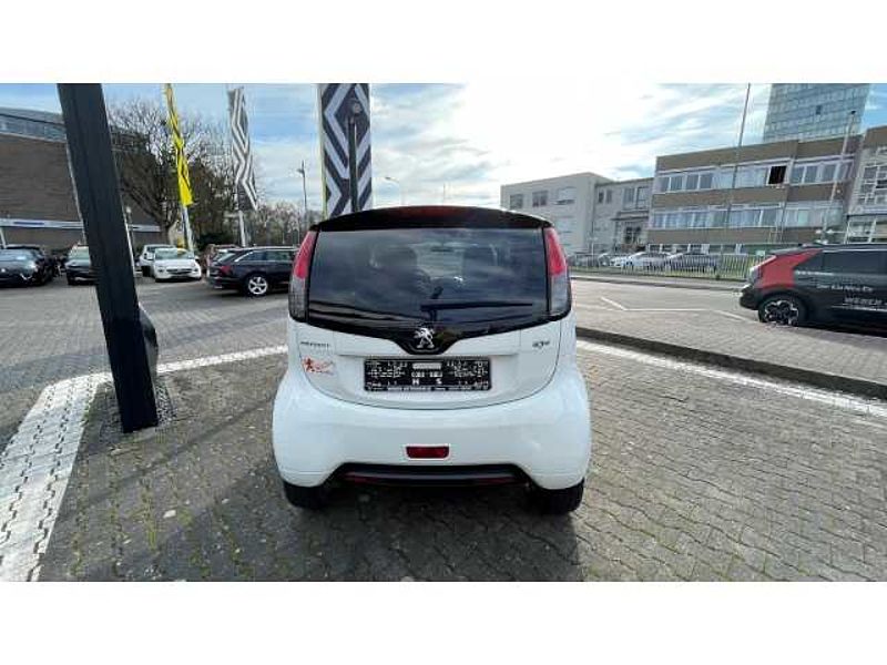 Peugeot iOn Active Elektromotor Klimaautom SHZ Tel. -Vorb. Alu Freisprech BT Lichtsensor el. S