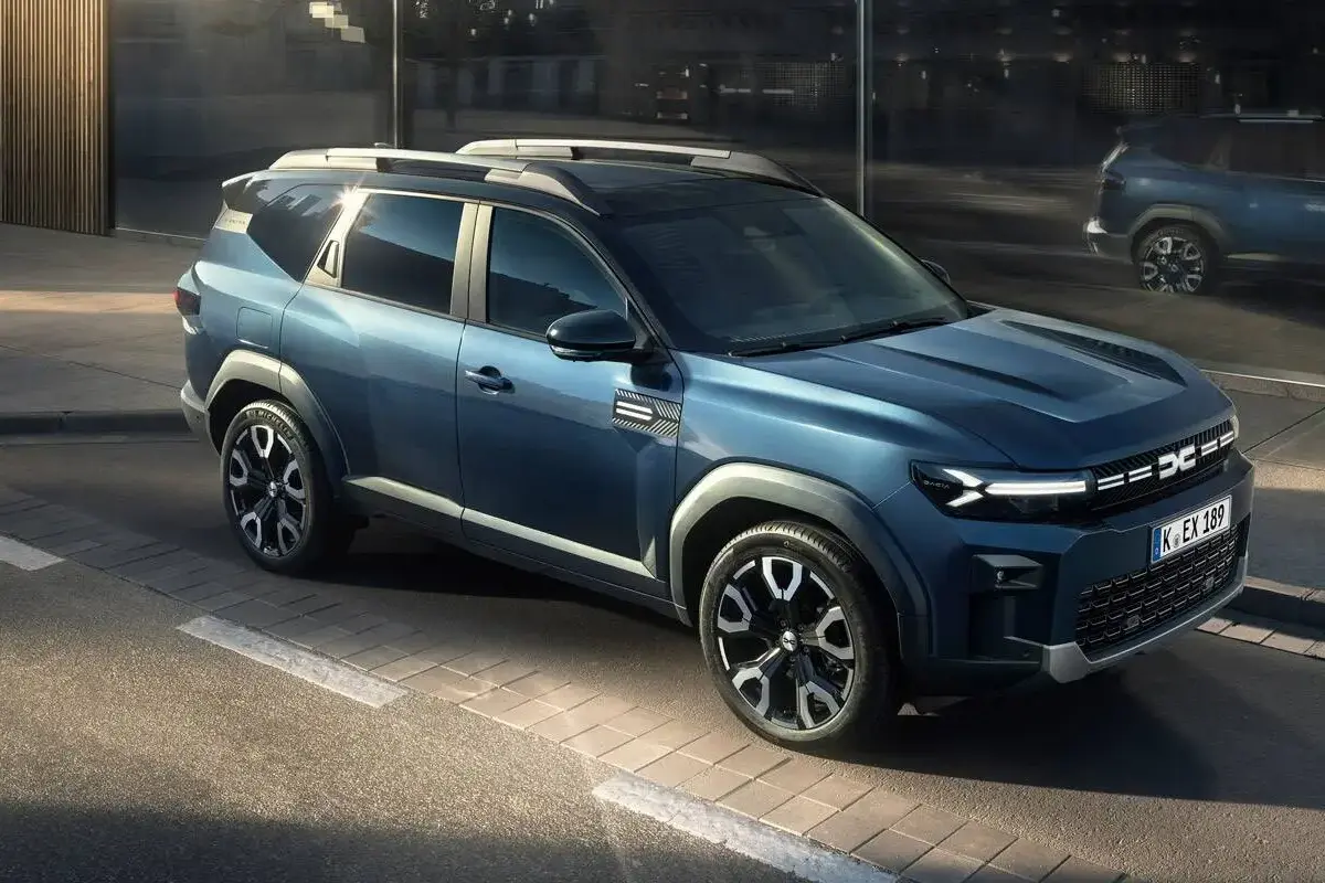 Renault Rafale Fahrt bei Sonnenuntergang