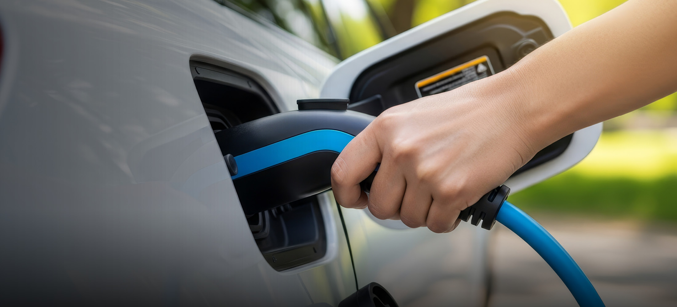 E-Auto wird aufgeladen 