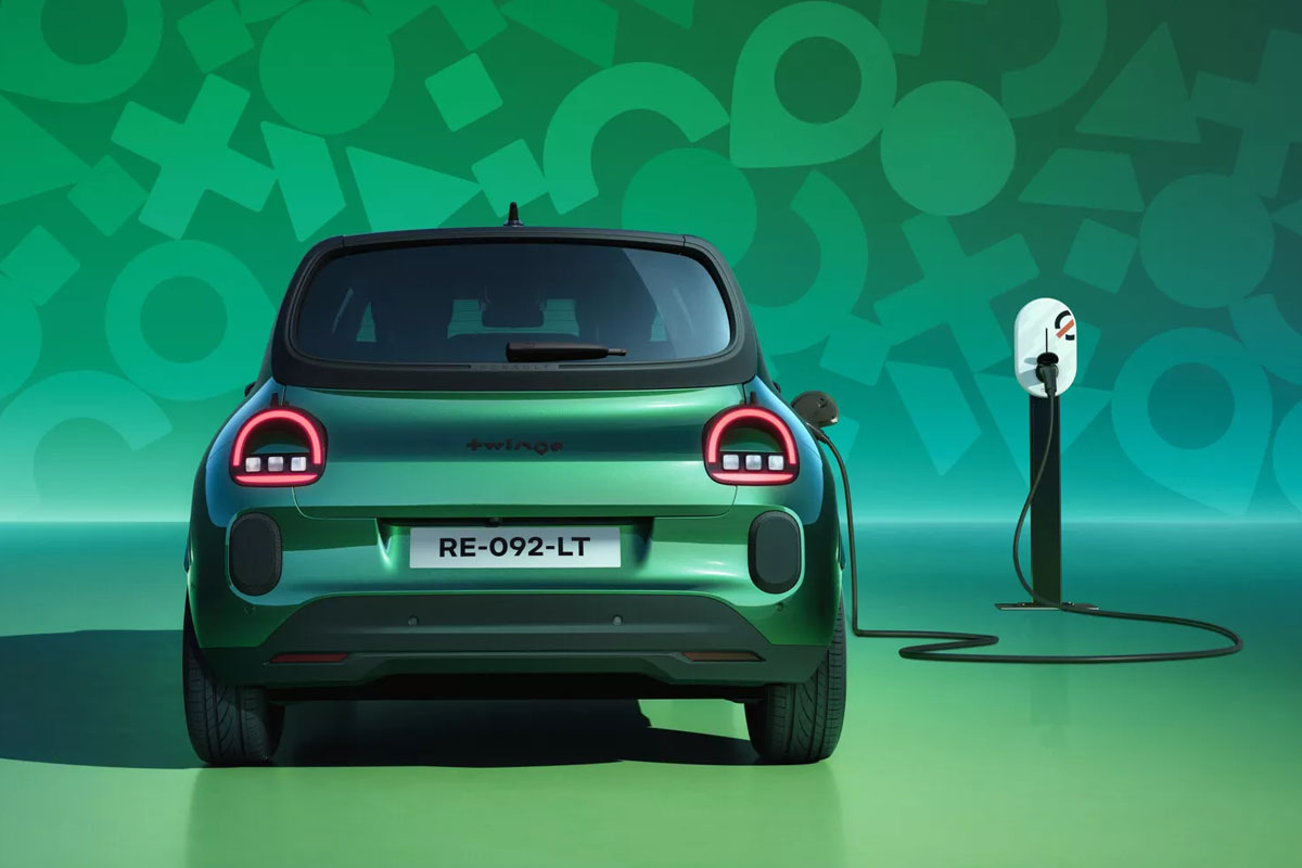 Grüner Twingo von hinten